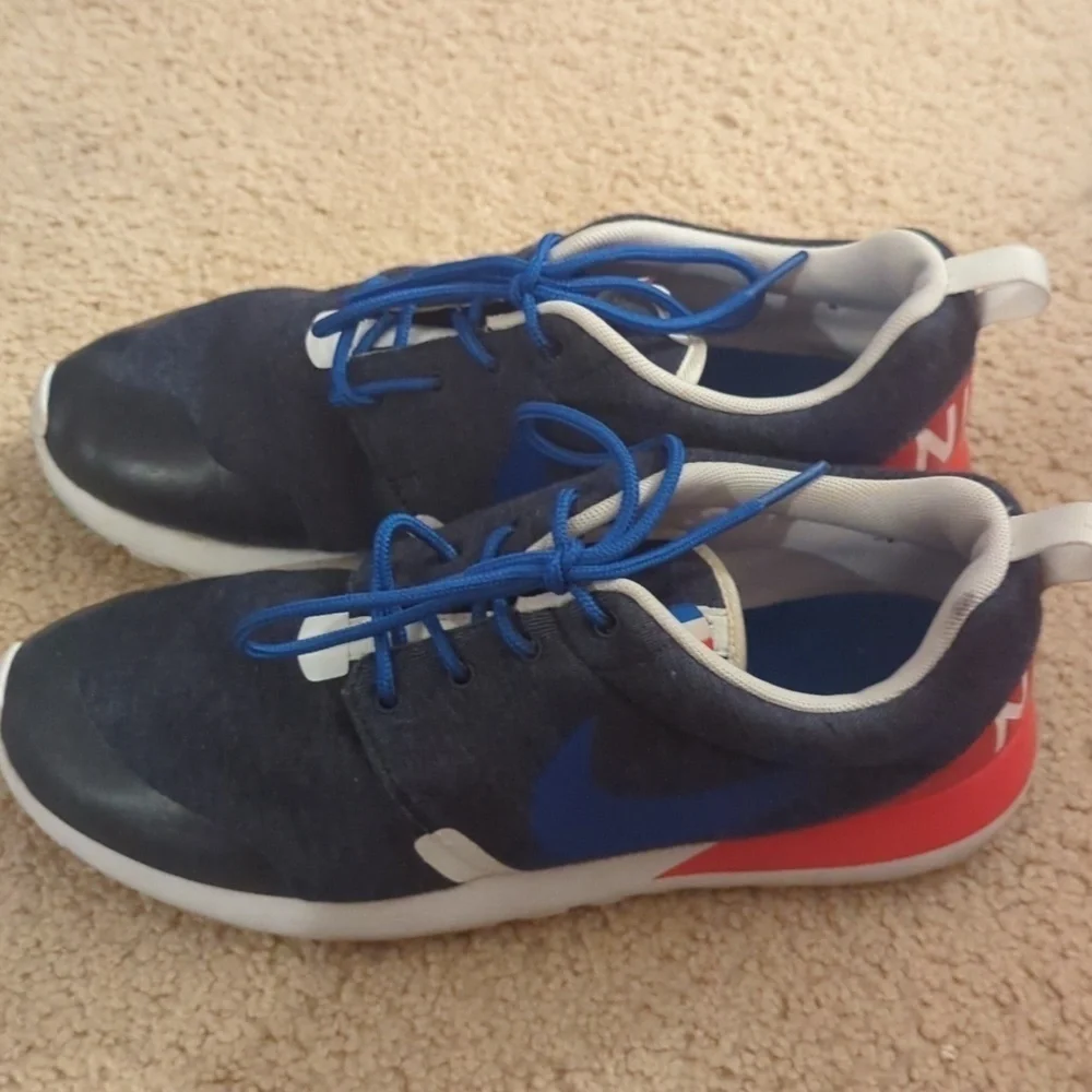 Nike Tech fleece Rosherun NM W SP Size 6 Youth